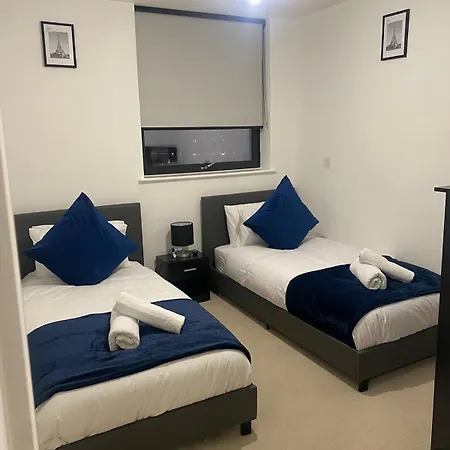 Apartment Stylish 2-bed - Rooftop Views - *