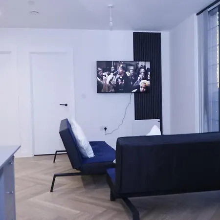 Stylish 2-bed - Rooftop Views - * Birmingham