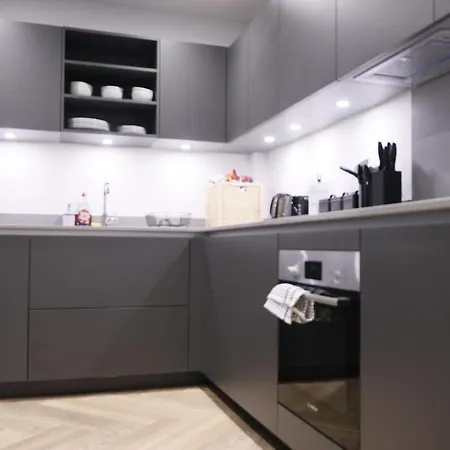 Stylish 2-bed - Rooftop Views - Apartment