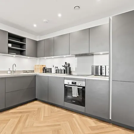 Stylish 2-bed - Rooftop Views -