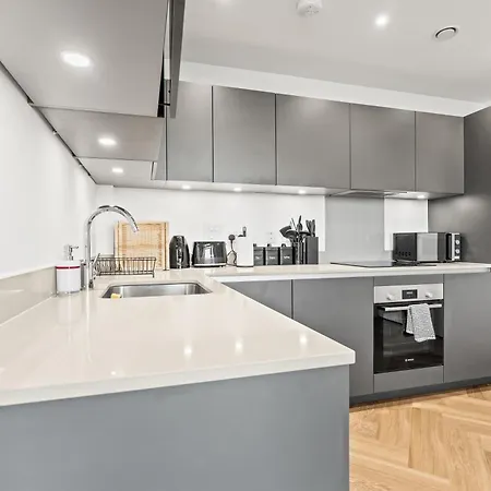 Stylish 2-bed - Rooftop Views - Apartment *