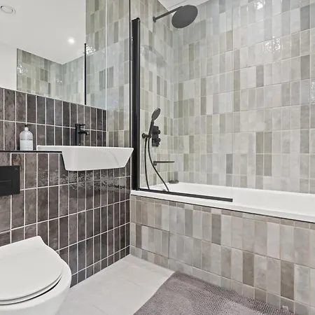 Stylish 2-bed - Rooftop Views - * Birmingham