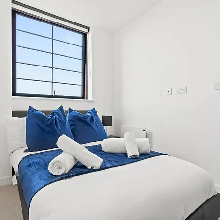 Stylish 2-bed - Rooftop Views - * Birmingham
